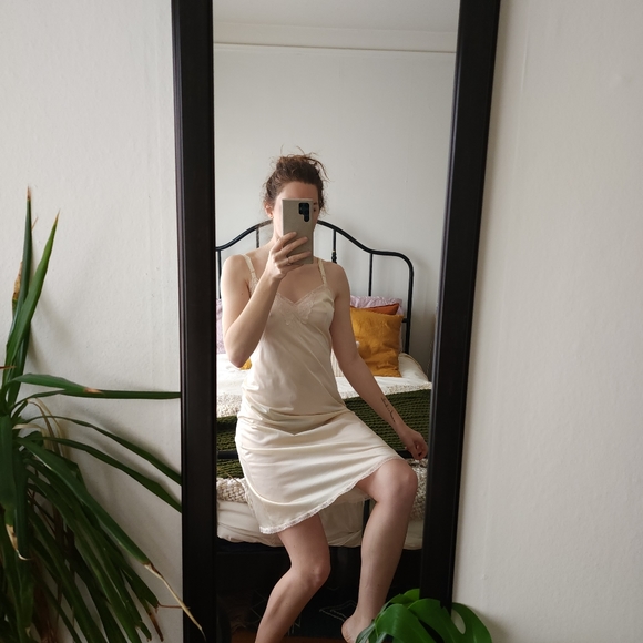 Vintage Lorraine Slip - Picture 3 of 10